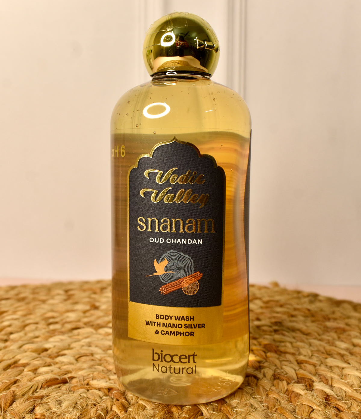 Oud Chandan shower gel 